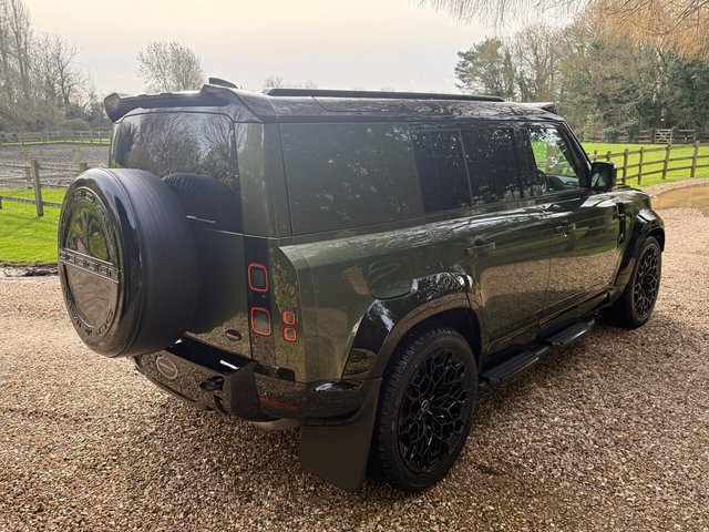 2026 Land Rover Defender 110 - Photo 9