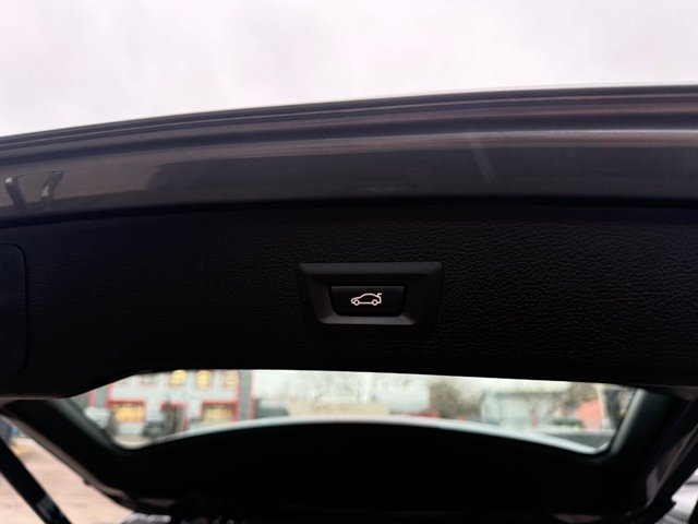 2016 BMW X3 2.0 20d M Sport SUV 5dr Diesel Auto xDrive Euro 6 (s/s) (190 ps) 1 FORMER KEEPER-GREAT SERVICE HISTORY-SPACE GREY METALLIC WITH BLACK NEVADA LEATHER-MULTIFUNCTION STEERING WHEEL-19" DOUBLE SPOKE ALLOYS-PERFORMANCE OCNTROL-POWER TAILGATE-HEATED SEATS-PARKING SENSORS-RAIN SENSOR-BLUETOOTH-CRUISE CONTROL-BUSINESS NAVIGATION-DAB RADIO-DUAL ZONE CLIMATE CONTROL - Photo 8