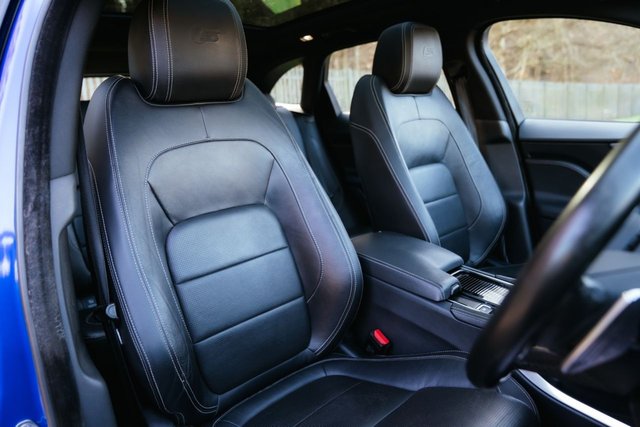 2017 Jaguar F-Pace 3L S 5dr - Photo 4