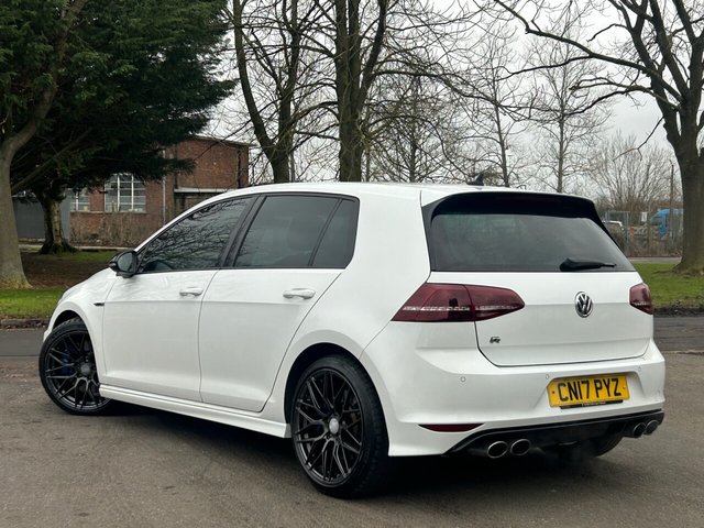 2017 Volkswagen Golf 2L R 5dr - Photo 4