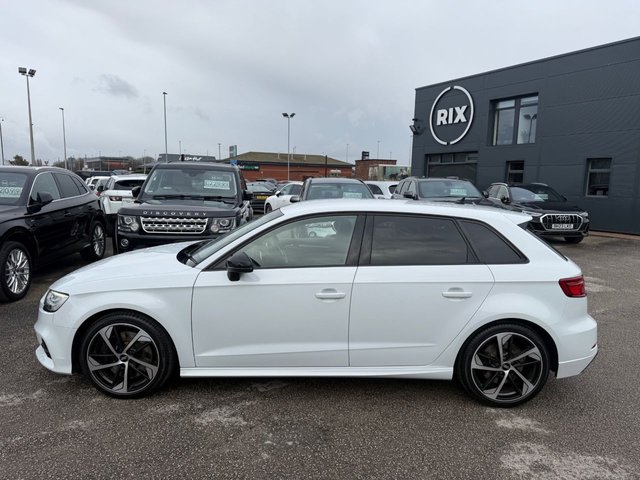 2019 AUDI S3 2.0 TFSI Black Edition Sportback 5dr Petrol S Tronic quattro Euro 6-2 FORMER KEEPERS-HEATED BLACK LEATHER UPHOLSTERY-18" ALLOYS-BLUETOOTH-CRUISE CONTROL-SATNAV-PARKING SENSORS-DAB RADIO-BANG AND OLUFSEN SOUND-DUAL ZONE CLIMATE CONTROL - Photo 3