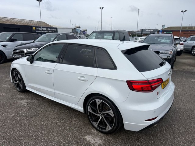 2019 AUDI S3 2.0 TFSI Black Edition Sportback 5dr Petrol S Tronic quattro Euro 6-2 FORMER KEEPERS-HEATED BLACK LEATHER UPHOLSTERY-18" ALLOYS-BLUETOOTH-CRUISE CONTROL-SATNAV-PARKING SENSORS-DAB RADIO-BANG AND OLUFSEN SOUND-DUAL ZONE CLIMATE CONTROL - Photo 4