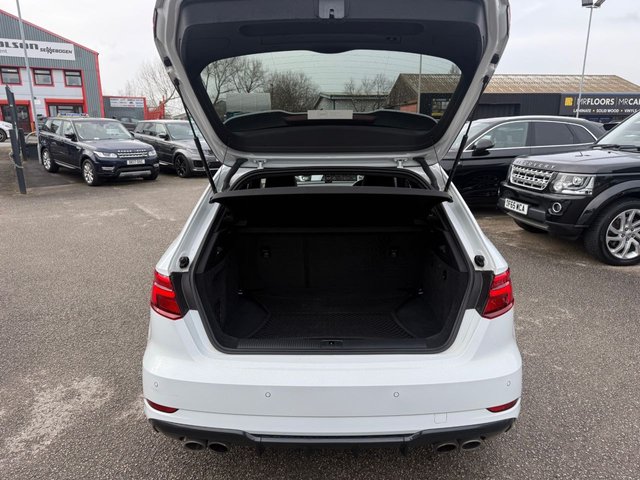 2019 AUDI S3 2.0 TFSI Black Edition Sportback 5dr Petrol S Tronic quattro Euro 6-2 FORMER KEEPERS-HEATED BLACK LEATHER UPHOLSTERY-18" ALLOYS-BLUETOOTH-CRUISE CONTROL-SATNAV-PARKING SENSORS-DAB RADIO-BANG AND OLUFSEN SOUND-DUAL ZONE CLIMATE CONTROL - Photo 7