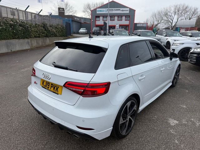 2019 AUDI S3 2.0 TFSI Black Edition Sportback 5dr Petrol S Tronic quattro Euro 6-2 FORMER KEEPERS-HEATED BLACK LEATHER UPHOLSTERY-18" ALLOYS-BLUETOOTH-CRUISE CONTROL-SATNAV-PARKING SENSORS-DAB RADIO-BANG AND OLUFSEN SOUND-DUAL ZONE CLIMATE CONTROL - Photo 8