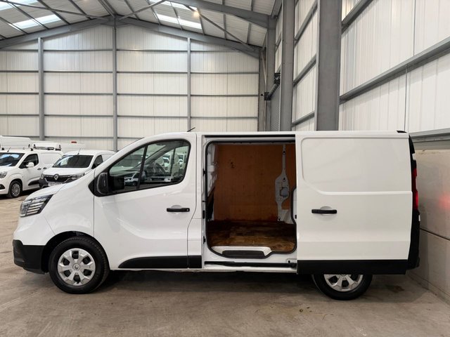 2022 RENAULT TRAFIC - Photo 9