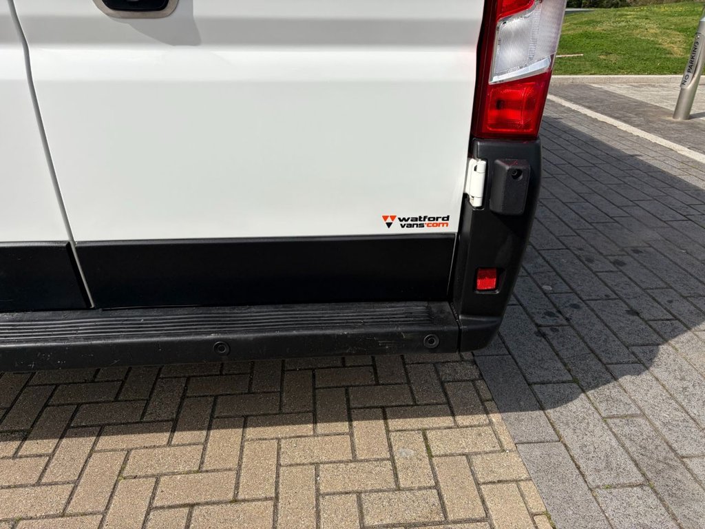 USED 2020 70 PEUGEOT BOXER 335 PROFESSIONAL 2.2BlueHDi EU6 S/S L2 H2 140ps *AIRCON*SATNAV*SENSORS*RACKING AMD PIPE CARRIER* L2H2-EU6-A/C-S/N-SENSORS