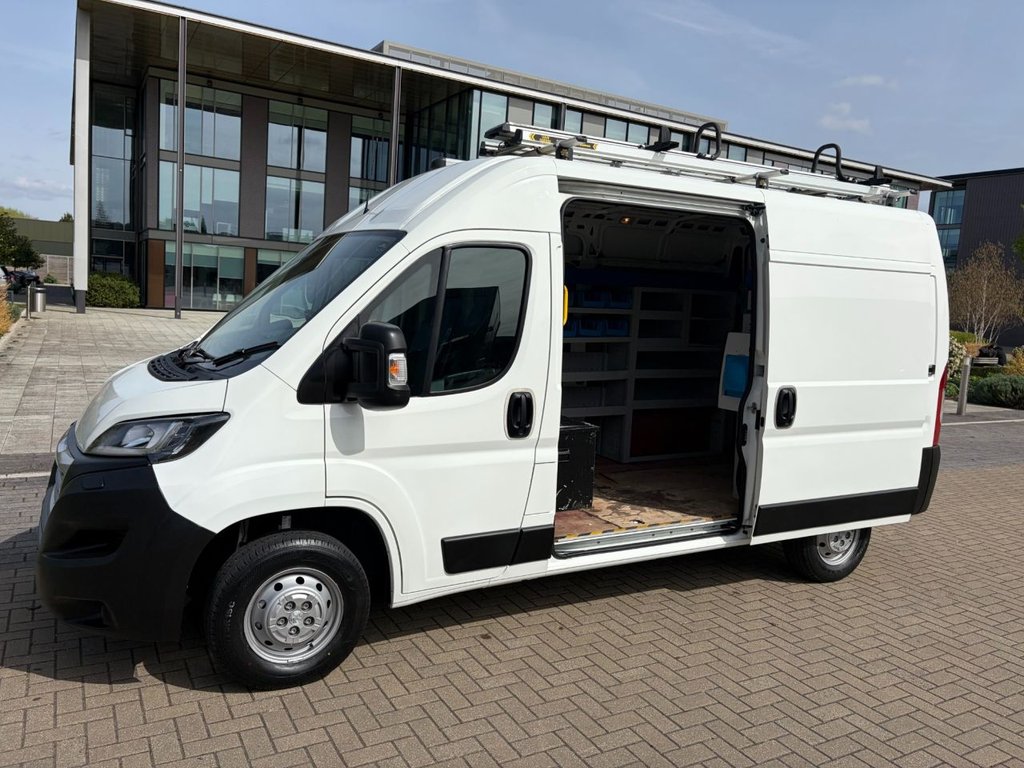 USED 2020 70 PEUGEOT BOXER 335 PROFESSIONAL 2.2BlueHDi EU6 S/S L2 H2 140ps *AIRCON*SATNAV*SENSORS*RACKING AMD PIPE CARRIER* L2H2-EU6-A/C-S/N-SENSORS