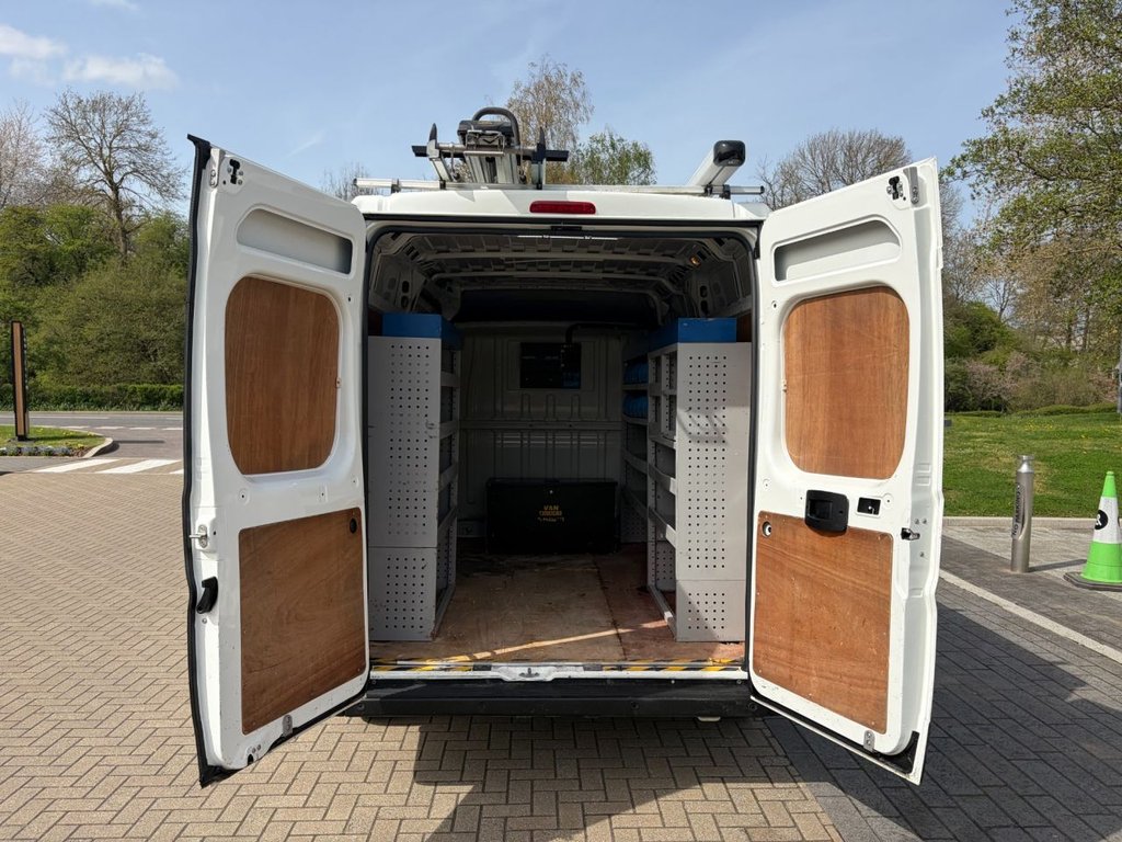 USED 2020 70 PEUGEOT BOXER 335 PROFESSIONAL 2.2BlueHDi EU6 S/S L2 H2 140ps *AIRCON*SATNAV*SENSORS*RACKING AMD PIPE CARRIER* L2H2-EU6-A/C-S/N-SENSORS