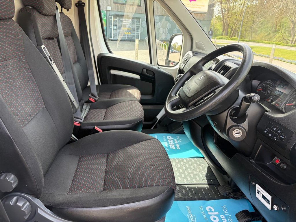 USED 2020 70 PEUGEOT BOXER 335 PROFESSIONAL 2.2BlueHDi EU6 S/S L2 H2 140ps *AIRCON*SATNAV*SENSORS*RACKING AMD PIPE CARRIER* L2H2-EU6-A/C-S/N-SENSORS