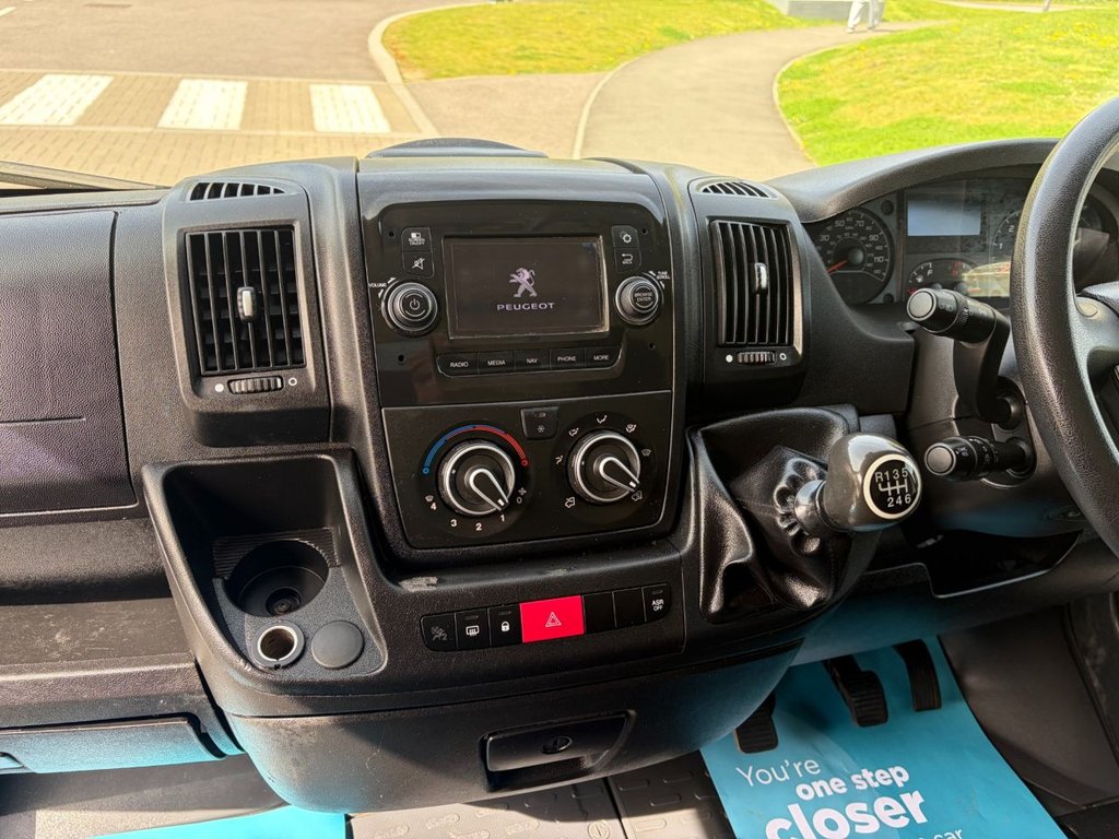 USED 2020 70 PEUGEOT BOXER 335 PROFESSIONAL 2.2BlueHDi EU6 S/S L2 H2 140ps *AIRCON*SATNAV*SENSORS*RACKING AMD PIPE CARRIER* L2H2-EU6-A/C-S/N-SENSORS