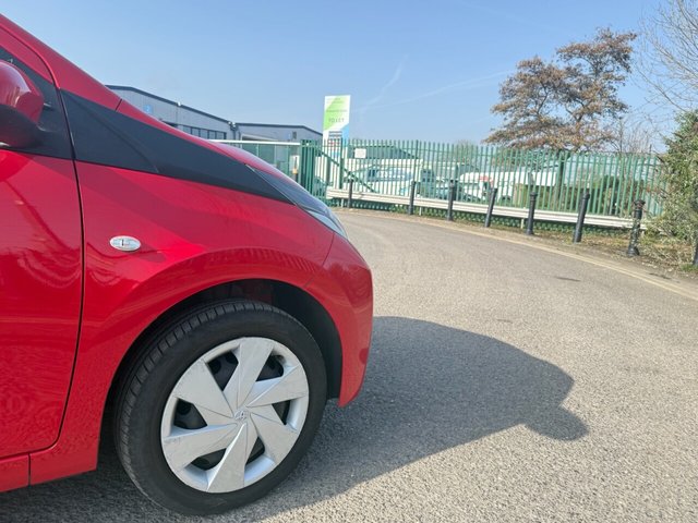 2017 Toyota Aygo 1L X-Play 5dr - Photo 12