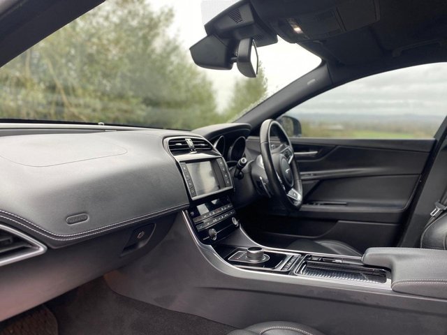 2017 JAGUAR XE 2.0d R-Sport Saloon 4dr Diesel Auto AWD Euro 6 (s/s) (240 ps) - Photo 9