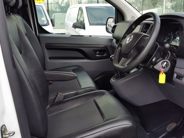 2021 VAUXHALL VIVARO - Photo 10