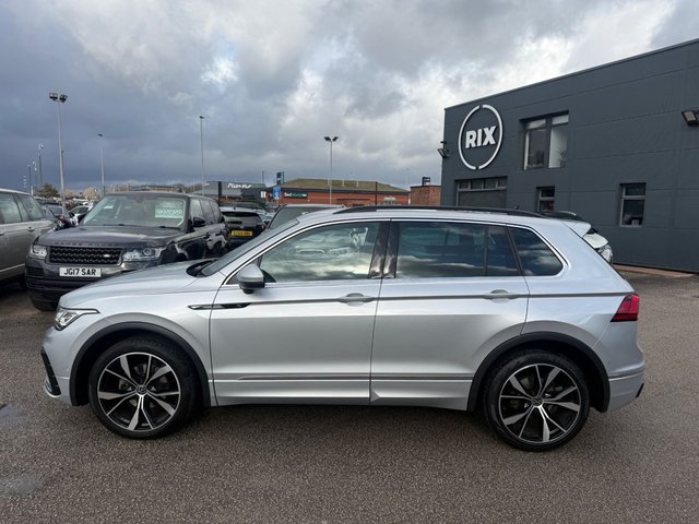 2020 VOLKSWAGEN TIGUAN 1.5 TSI R-Line SUV 5dr Petrol DSG Euro 6-2 OWNER CAR-20" ALLOYS-DIGITAL DASH-HEATED SEATS-HEATED STEERING WHEEL-BLUETOOTH-CRUISE CONTROL-SATNAV-PARKING SENSORS-APPLE CAR PLAY-DAB RADIO-ELECTRIC FOLDING MIRRORS-DUAL ZONE CLIMATE CONTROL - Photo 3