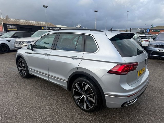 2020 VOLKSWAGEN TIGUAN 1.5 TSI R-Line SUV 5dr Petrol DSG Euro 6-2 OWNER CAR-20" ALLOYS-DIGITAL DASH-HEATED SEATS-HEATED STEERING WHEEL-BLUETOOTH-CRUISE CONTROL-SATNAV-PARKING SENSORS-APPLE CAR PLAY-DAB RADIO-ELECTRIC FOLDING MIRRORS-DUAL ZONE CLIMATE CONTROL - Photo 4