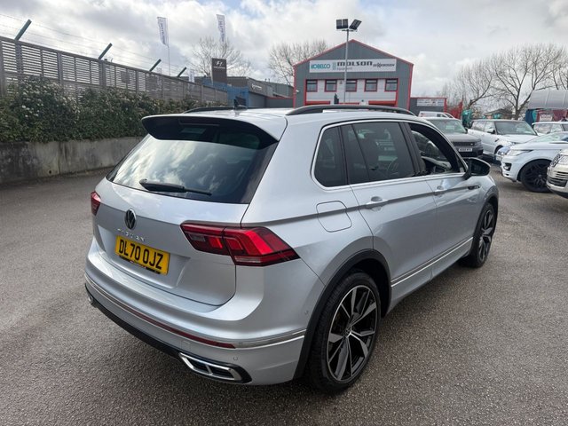 2020 VOLKSWAGEN TIGUAN 1.5 TSI R-Line SUV 5dr Petrol DSG Euro 6-2 OWNER CAR-20" ALLOYS-DIGITAL DASH-HEATED SEATS-HEATED STEERING WHEEL-BLUETOOTH-CRUISE CONTROL-SATNAV-PARKING SENSORS-APPLE CAR PLAY-DAB RADIO-ELECTRIC FOLDING MIRRORS-DUAL ZONE CLIMATE CONTROL - Photo 8