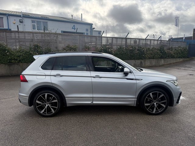 2020 VOLKSWAGEN TIGUAN 1.5 TSI R-Line SUV 5dr Petrol DSG Euro 6-2 OWNER CAR-20" ALLOYS-DIGITAL DASH-HEATED SEATS-HEATED STEERING WHEEL-BLUETOOTH-CRUISE CONTROL-SATNAV-PARKING SENSORS-APPLE CAR PLAY-DAB RADIO-ELECTRIC FOLDING MIRRORS-DUAL ZONE CLIMATE CONTROL - Photo 10