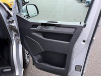 USED 2016 16 VOLKSWAGEN TRANSPORTER SHUTTLE 2.0 TDI BlueMotion Tech SE Minibus Double Cab 5dr Diesel DSG FWD LWB Euro 6 (s/s) (150 ps) Sat Nav, Air Con, Low Mileage, F/SH