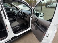 FORD TRANSIT CONNECT — thumbnail 39 of 51
