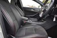 USED 2015 04 MERCEDES-BENZ 180 2.1 GLA220d AMG Line (Premium Plus) SUV 5dr Diesel 7G-DCT 4MATIC Euro 6 (s/s) (170 ps) LOW MILES , AUTO , AMG LINE