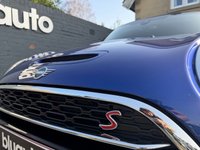 USED 2019 19 MINI CLUBMAN 2.0 Cooper S Classic Estate 6dr Petrol Steptronic Euro 6 (s/s) (192 ps) Dual zone climate control A/C, Part leather interior, Satellite navigation, Cruise control, Bluetooth connectivity for calls and music, Voice control, USB input, Heated seats, Keyless drive, Auto wipers, MINI Drive modes, DAB Radio, LED daytime running lights, Front & Rear parking sensors, Rear Parking Camera, Xenon headlights, Apple Carplay, Comfort Plus Pack.