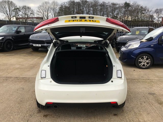 2012 AUDI A1 2012 1.6 TDI Sport Hatchback 3dr Diesel Manual Euro 5 (s/s) (105 ps) cambelt waterpump fitted - Photo 9