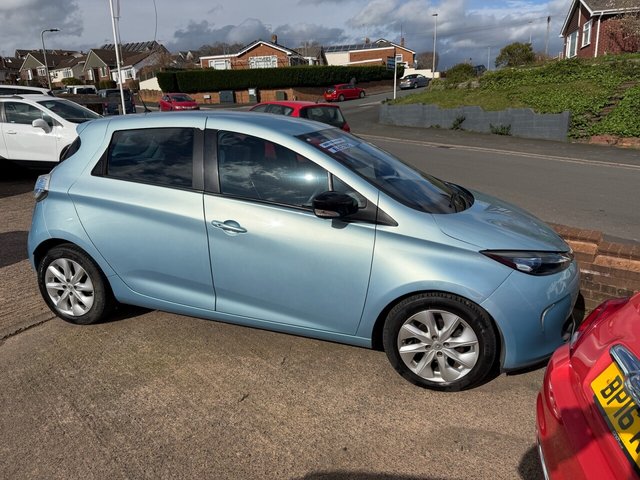 2015 ZOE 2015 22KWH DYNAMIQUE NAV HATCHBACK 5DR ELECTRIC AUTO 88 BHP 2015 45,472... photo