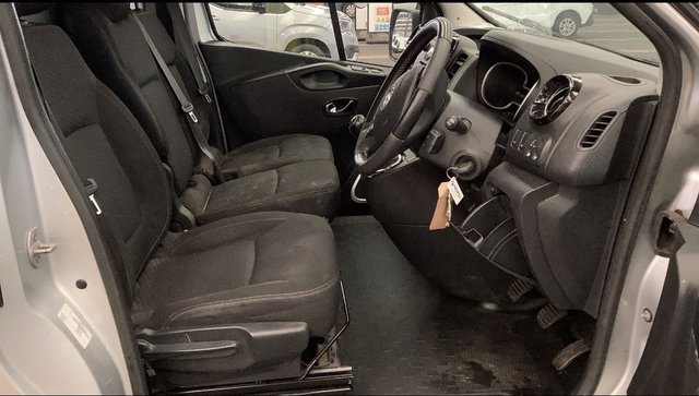2019 Vauxhall Vivaro 1.6L Sportive 5dr - Photo 3
