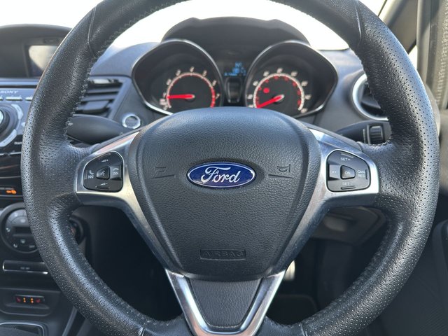 2016 FORD FIESTA - Photo 12