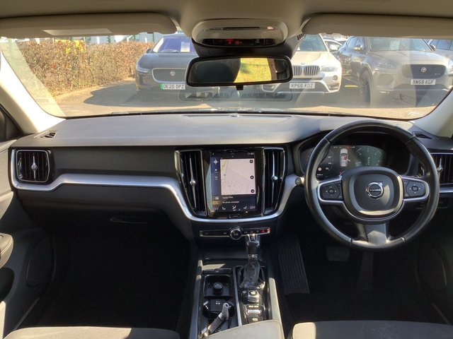 2019 VOLVO V60 - Photo 9