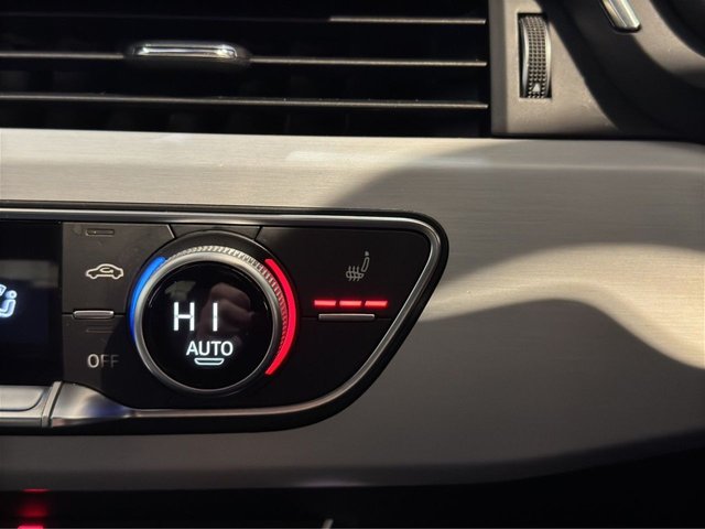 2022 Audi A4 2L S Line 4dr - Photo 12