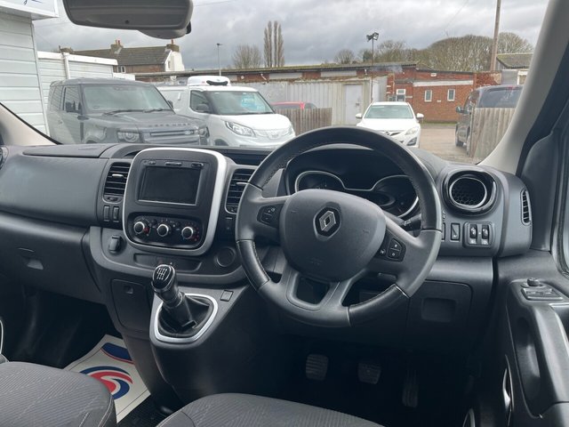 2019 Renault Trafic 2L Sport Nav 4dr - Photo 12