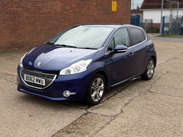 View our PEUGEOT 208