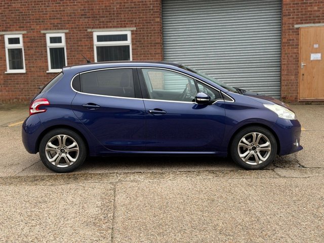 View our PEUGEOT 208