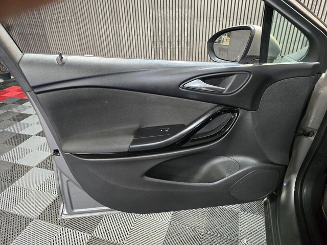 2016 VAUXHALL ASTRA 1.4i Turbo SRi Euro 6 5dr - Photo 11