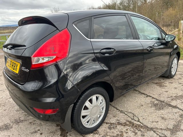 2009 Ford Fiesta 1.6L Titanium 5dr - Photo 3