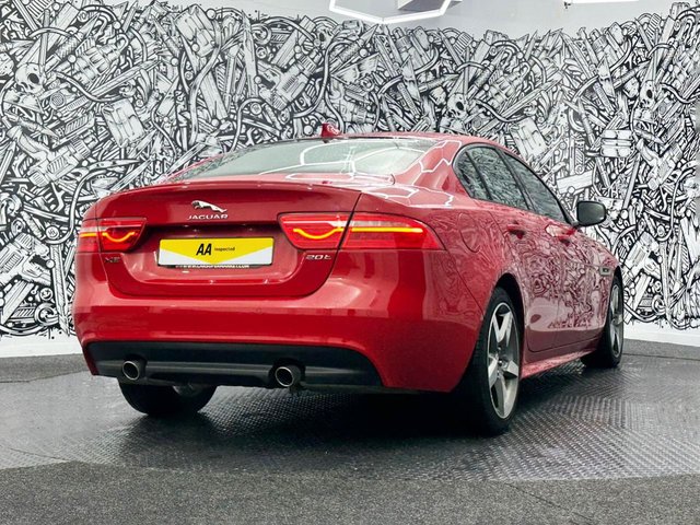 2018 Jaguar Xe 2L R-Sport 4dr - Photo 11