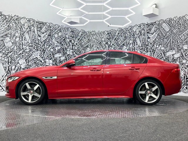 2018 Jaguar Xe 2L R-Sport 4dr - Photo 12