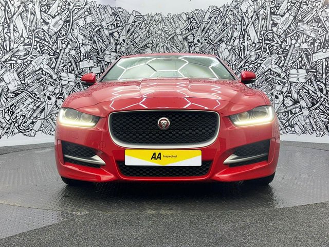 2018 Jaguar Xe 2L R-Sport 4dr - Photo 5