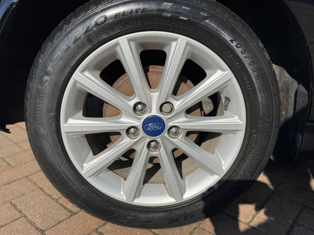 2017 Ford Focus 1.5L Titanium 5dr - Photo 8