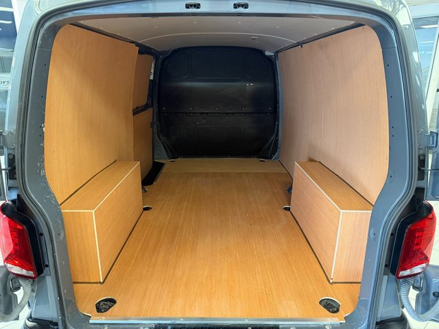 2022 Volkswagen Transporter 2L Highline 5dr - Photo 7