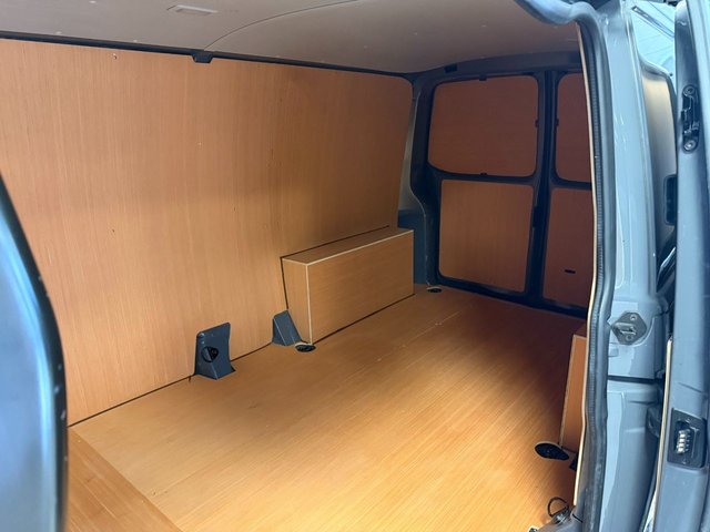 2022 Volkswagen Transporter 2L Highline 5dr - Photo 9