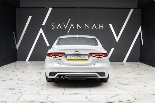 2021 JAGUAR XE - Photo 10