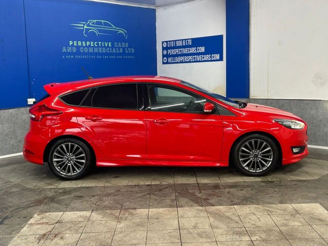 2017 FORD FOCUS - Photo 2