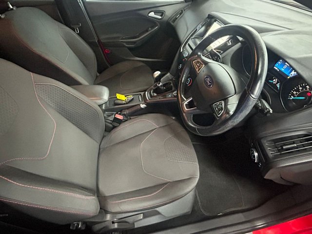 2017 FORD FOCUS - Photo 9