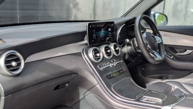 2022 MERCEDES-BENZ GLC 2022 2.0 GLC220d AMG Line (Premium) SUV 5dr Diesel G-Tronic+ 4MATIC Euro 6 (s/s) (194 ps) - Photo 11