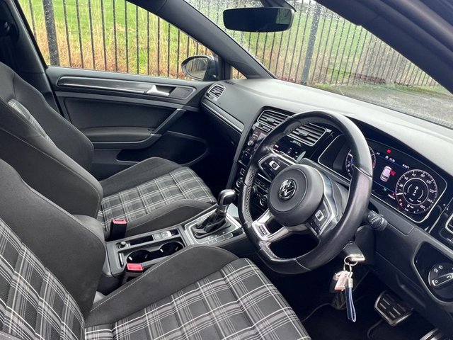 2017 Volkswagen Golf 2L Gtd 5dr - Photo 2