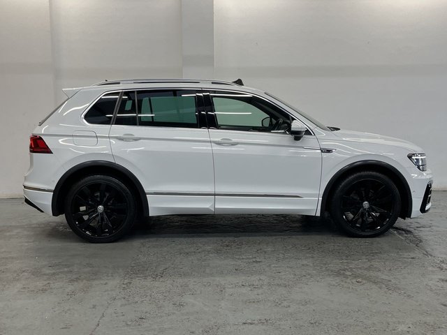 2017 VOLKSWAGEN TIGUAN 2.0 TDI R-Line SUV 5dr Diesel Manual Euro 6 (s/s) (150 ps) - Photo 3