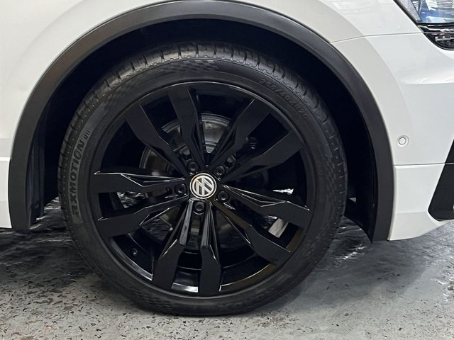2017 VOLKSWAGEN TIGUAN 2.0 TDI R-Line SUV 5dr Diesel Manual Euro 6 (s/s) (150 ps) - Photo 9