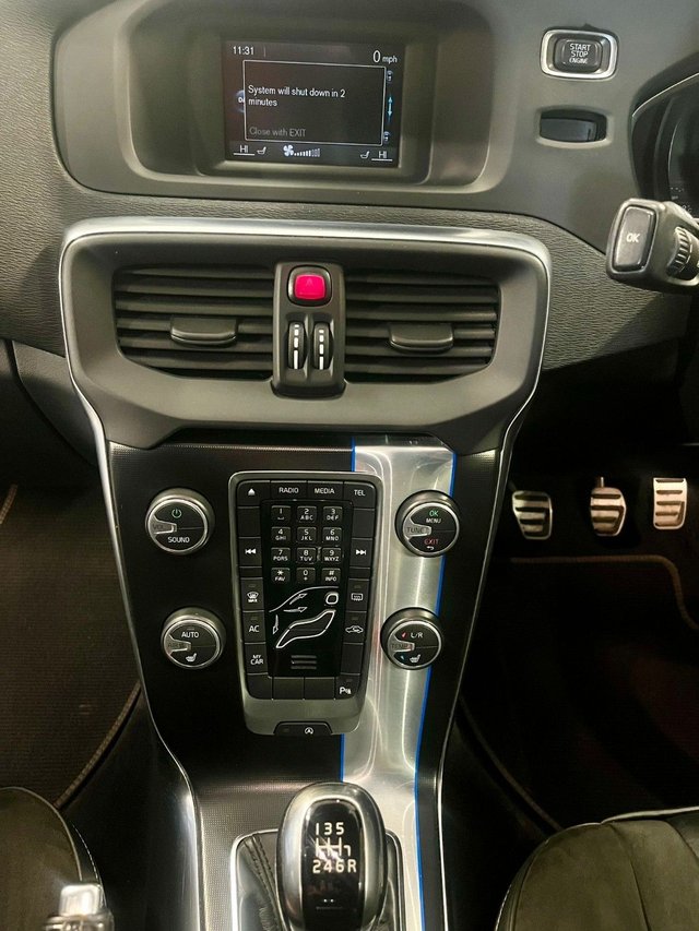 2015 VOLVO V40 2.0 D2 R-Design Hatchback 5dr Diesel Manual Euro 6 (s/s) (120 ps) - Photo 9